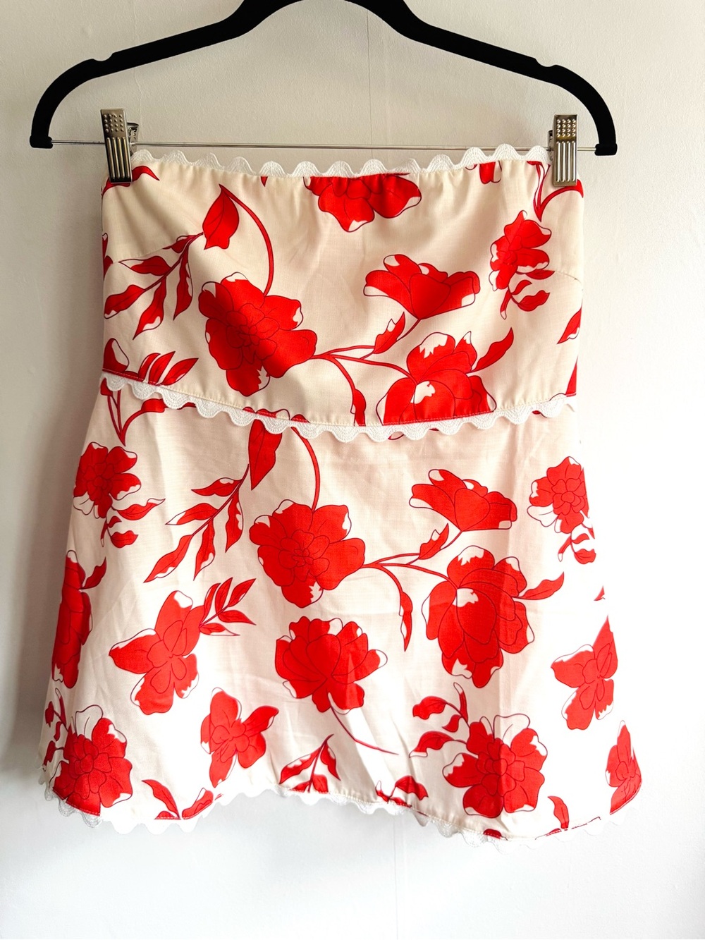 Commense Cream and Red Floral Strapless Women’s Top
